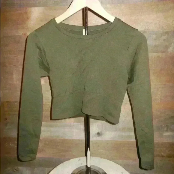 Offline by Aerie army green long sleeve crop top - S - Picture 1 of 1